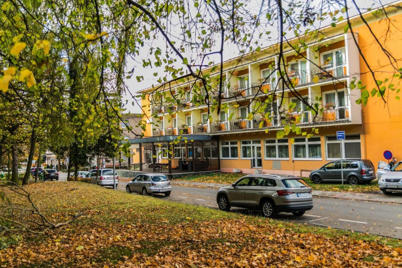 Hotel Rezident Turčianske Teplice Exterior foto